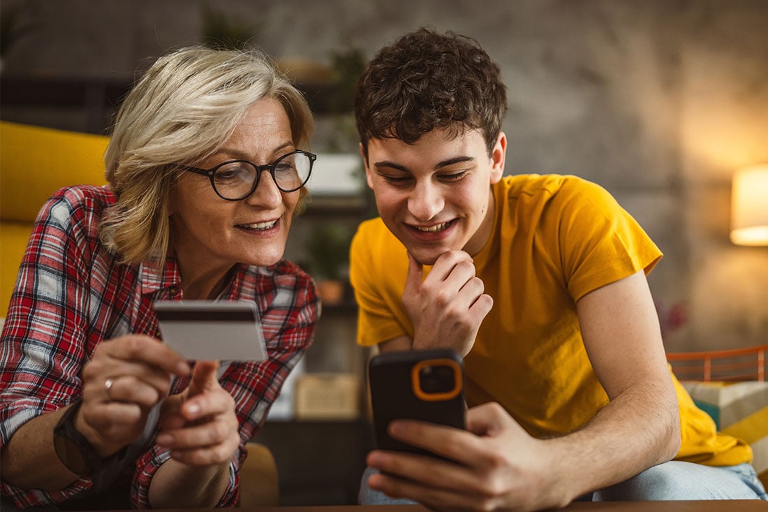 help-teen-build-good-credit